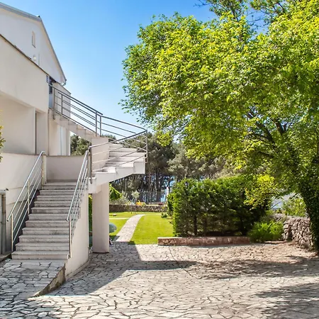 Apartment Seaside Petar *