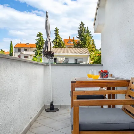Apartment Seaside Petar *